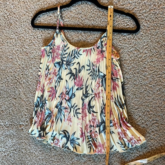 H&M pleated blouse - Picture 5 of 10